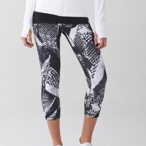 Lululemon Wunder Under III series
